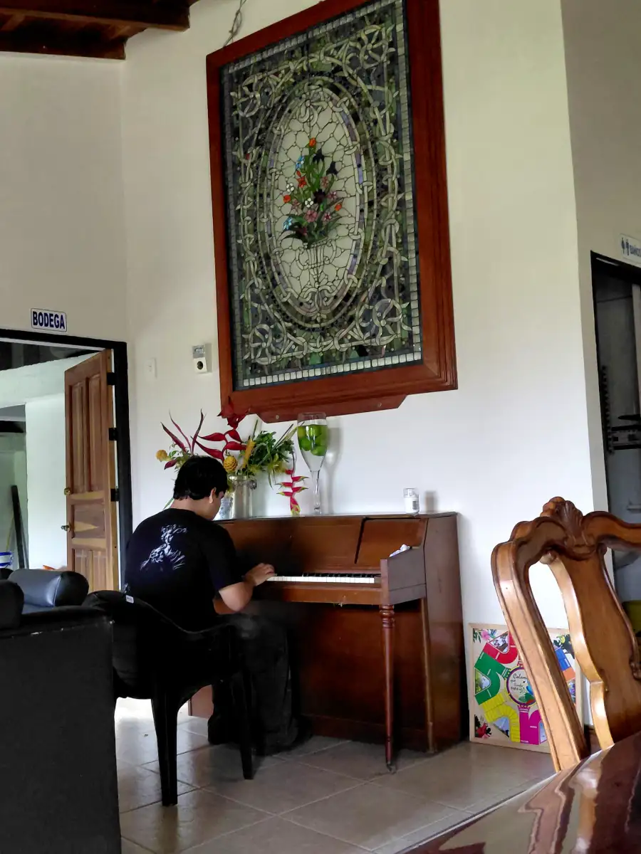 Piano en una zona común de Armonía Senior.